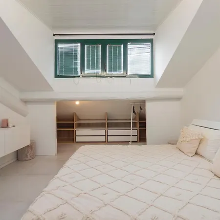 I Host - Jenner 14 * Milan