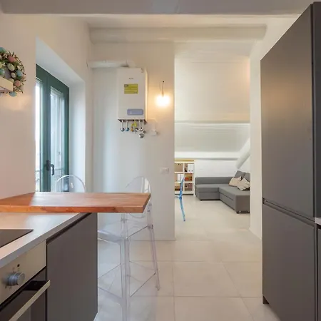 Apartment I Host - Jenner 14 *