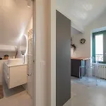 I Host - Jenner 14 * Μιλάνο